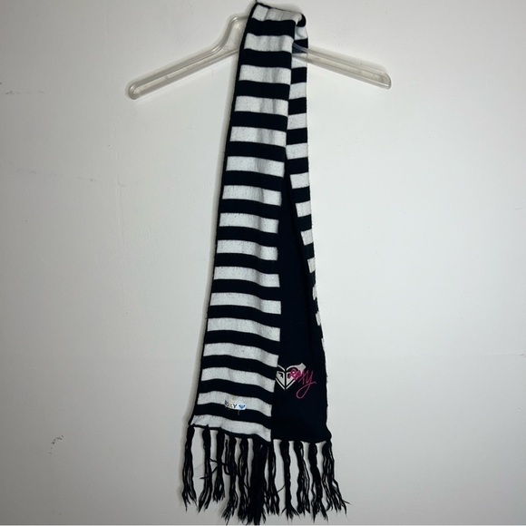 Roxy Black and White Striped Fringed Scarf with Pink Embroidered Logo - Picture 6 of 7